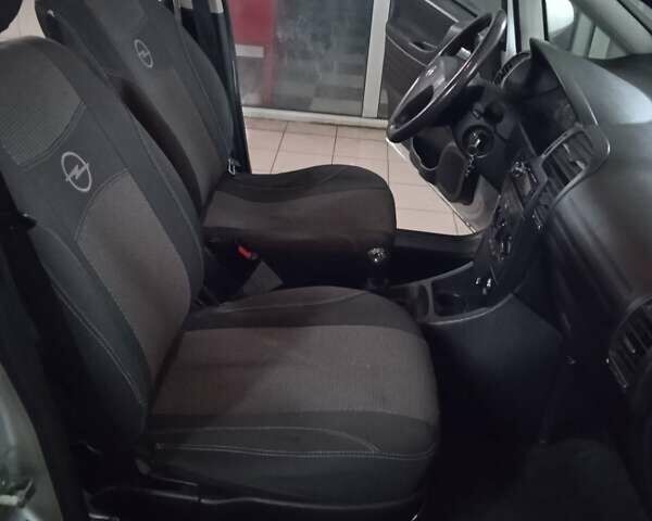 Серый Опель Зафира, объемом двигателя 2 л и пробегом 337 тыс. км за 3799 $, фото 6 на Automoto.ua