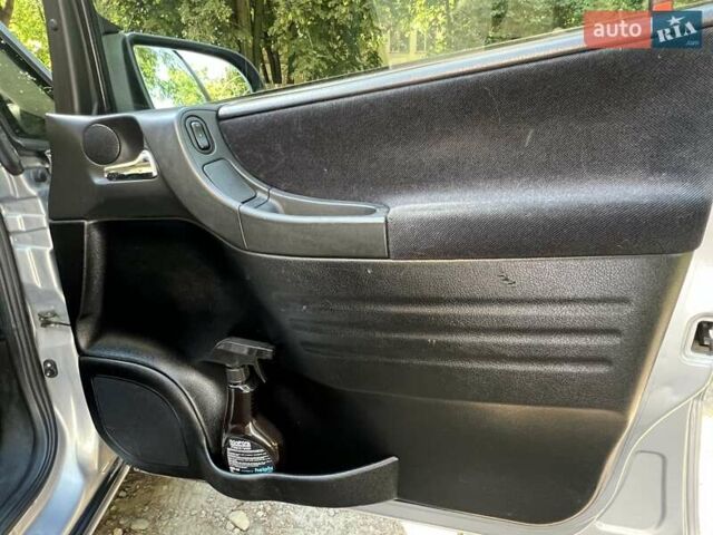 Серый Опель Зафира, объемом двигателя 2.2 л и пробегом 338 тыс. км за 3200 $, фото 12 на Automoto.ua