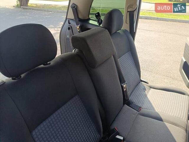 Сірий Опель Зафіра, об'ємом двигуна 1.6 л та пробігом 173 тис. км за 4100 $, фото 34 на Automoto.ua