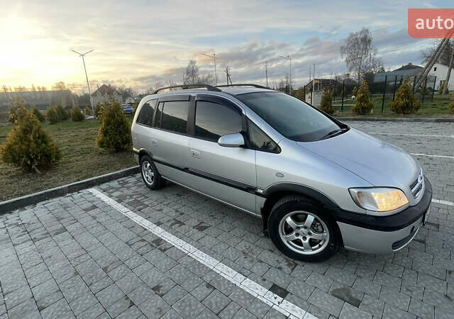 Сірий Опель Зафіра, об'ємом двигуна 2 л та пробігом 211 тис. км за 4300 $, фото 4 на Automoto.ua