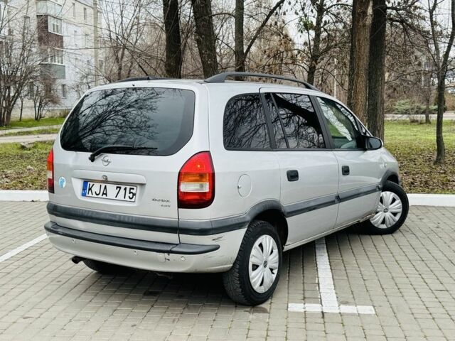 Серый Опель Зафира, объемом двигателя 2 л и пробегом 227 тыс. км за 2250 $, фото 3 на Automoto.ua