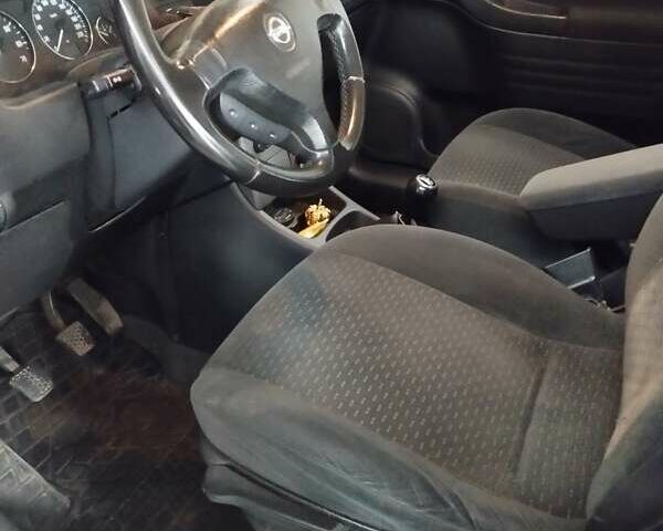 Серый Опель Зафира, объемом двигателя 1.6 л и пробегом 182 тыс. км за 4200 $, фото 6 на Automoto.ua