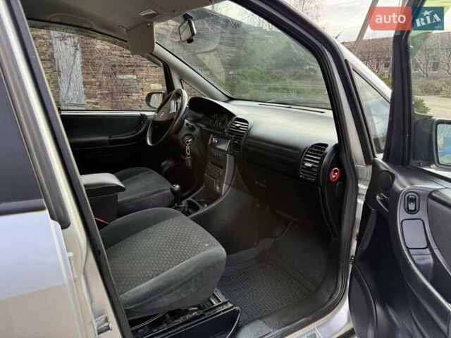 Серый Опель Зафира, объемом двигателя 1.8 л и пробегом 280 тыс. км за 4000 $, фото 12 на Automoto.ua