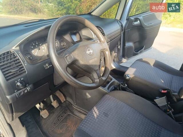 Сірий Опель Зафіра, об'ємом двигуна 1.6 л та пробігом 173 тис. км за 4100 $, фото 16 на Automoto.ua