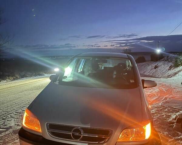 Серый Опель Зафира, объемом двигателя 1.8 л и пробегом 200 тыс. км за 4800 $, фото 3 на Automoto.ua