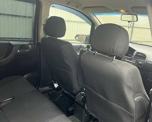 Сірий Опель Зафіра, об'ємом двигуна 2 л та пробігом 449 тис. км за 4300 $, фото 26 на Automoto.ua