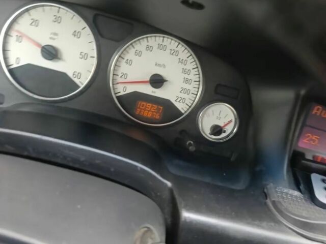 Серый Опель Зафира, объемом двигателя 2 л и пробегом 330 тыс. км за 3500 $, фото 1 на Automoto.ua