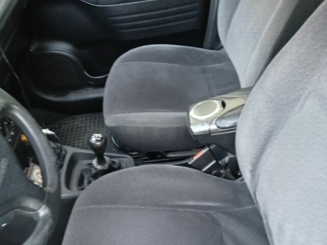 Серый Опель Зафира, объемом двигателя 2 л и пробегом 280 тыс. км за 4000 $, фото 6 на Automoto.ua