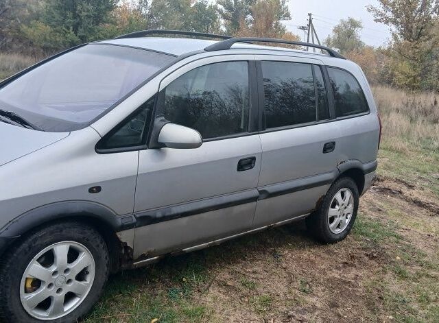 Серый Опель Зафира, объемом двигателя 2 л и пробегом 463 тыс. км за 1700 $, фото 1 на Automoto.ua