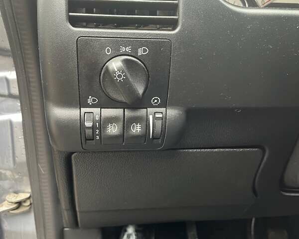 Сірий Опель Зафіра, об'ємом двигуна 2 л та пробігом 449 тис. км за 4300 $, фото 17 на Automoto.ua