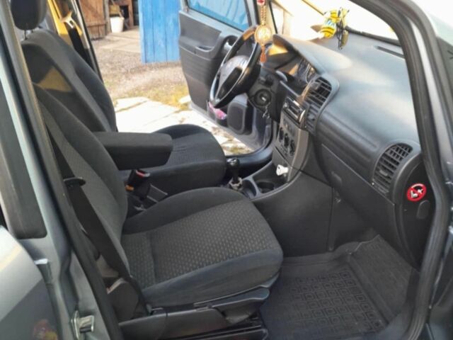 Серый Опель Зафира, объемом двигателя 0 л и пробегом 192 тыс. км за 3200 $, фото 4 на Automoto.ua