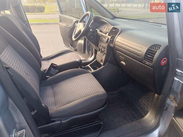 Сірий Опель Зафіра, об'ємом двигуна 1.6 л та пробігом 173 тис. км за 4100 $, фото 26 на Automoto.ua