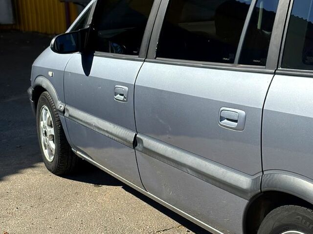 Серый Опель Зафира, объемом двигателя 1.6 л и пробегом 340 тыс. км за 3700 $, фото 4 на Automoto.ua