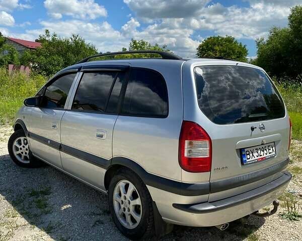 Серый Опель Зафира, объемом двигателя 1.8 л и пробегом 255 тыс. км за 4500 $, фото 3 на Automoto.ua