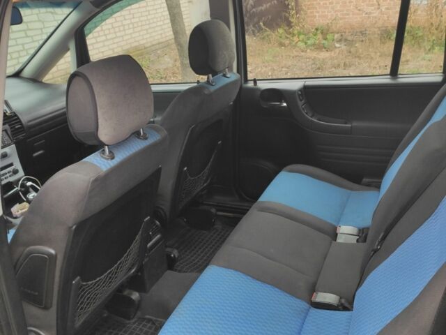 Серый Опель Зафира, объемом двигателя 2.2 л и пробегом 307 тыс. км за 2600 $, фото 4 на Automoto.ua