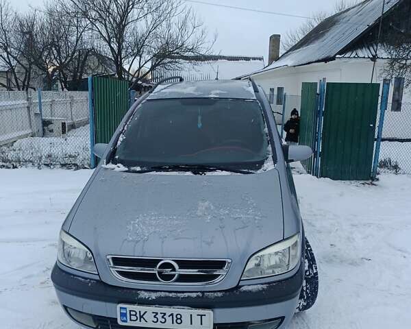 Серый Опель Зафира, объемом двигателя 2 л и пробегом 308 тыс. км за 3900 $, фото 2 на Automoto.ua