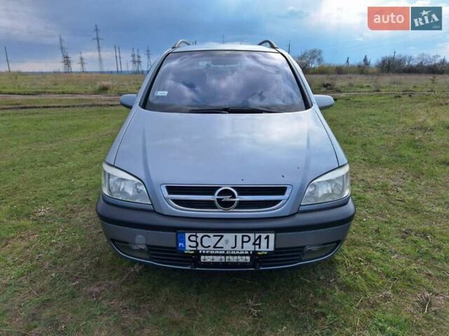 Серый Опель Зафира, объемом двигателя 2 л и пробегом 315 тыс. км за 2800 $, фото 1 на Automoto.ua