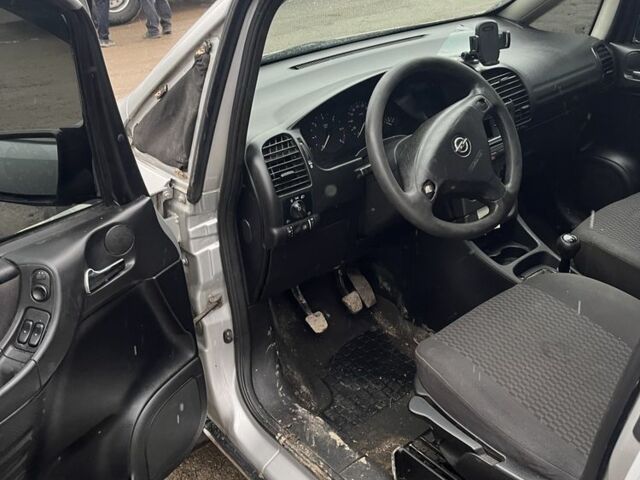 Серый Опель Зафира, объемом двигателя 2 л и пробегом 280 тыс. км за 850 $, фото 8 на Automoto.ua