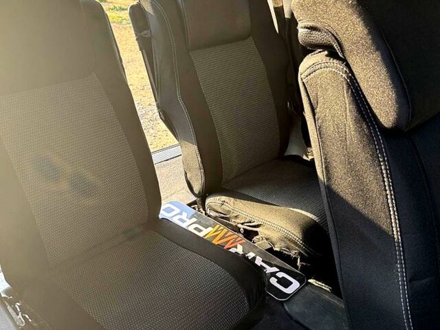 Серый Опель Зафира, объемом двигателя 2.2 л и пробегом 333 тыс. км за 3700 $, фото 9 на Automoto.ua