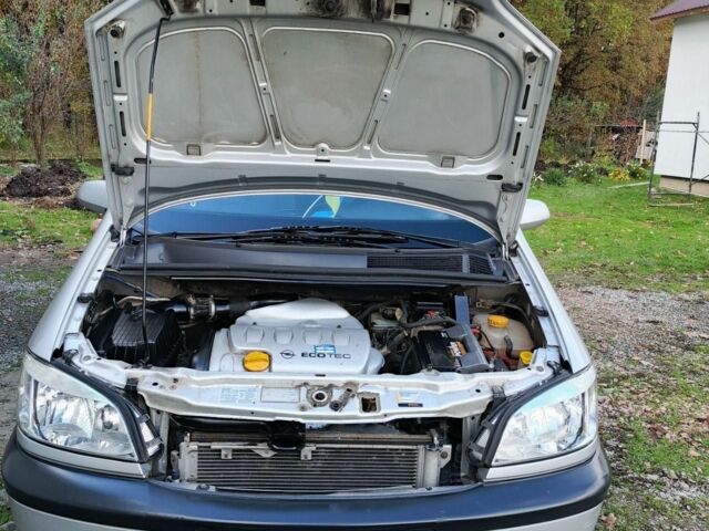 Серый Опель Зафира, объемом двигателя 1.8 л и пробегом 200 тыс. км за 4800 $, фото 1 на Automoto.ua