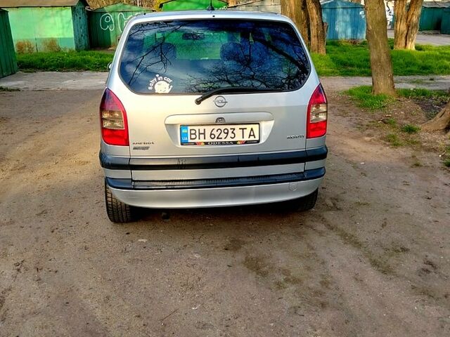 Серый Опель Зафира, объемом двигателя 2 л и пробегом 347 тыс. км за 3600 $, фото 3 на Automoto.ua