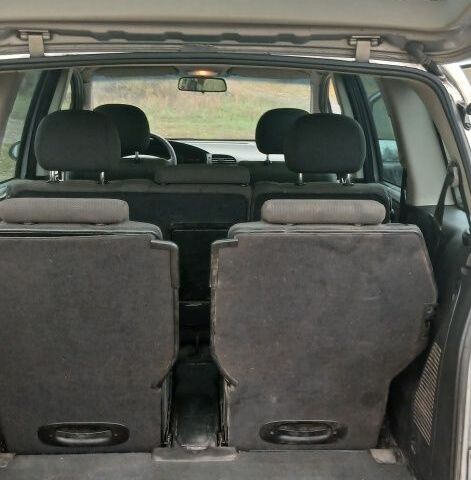 Серый Опель Зафира, объемом двигателя 2 л и пробегом 463 тыс. км за 1700 $, фото 5 на Automoto.ua