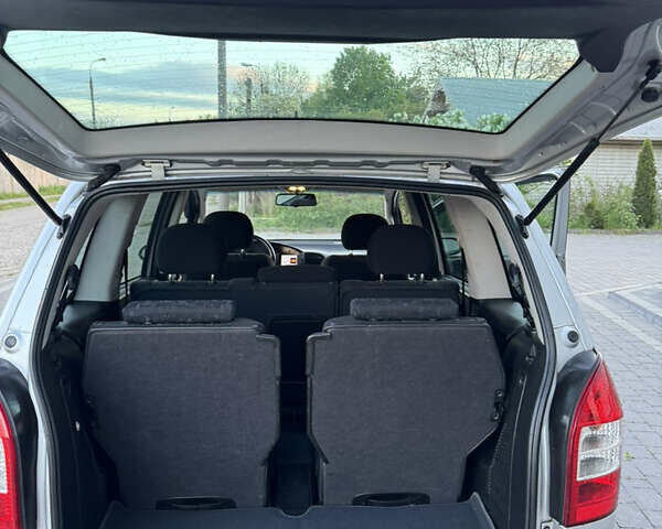 Серый Опель Зафира, объемом двигателя 1.8 л и пробегом 198 тыс. км за 4499 $, фото 26 на Automoto.ua