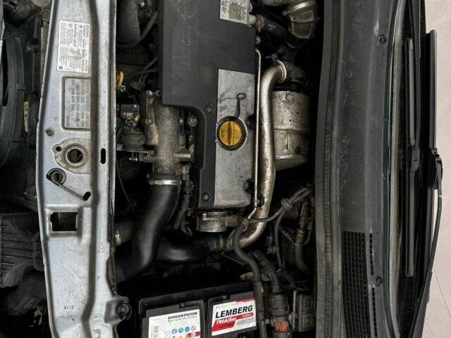 Сірий Опель Зафіра, об'ємом двигуна 2.2 л та пробігом 354 тис. км за 2999 $, фото 6 на Automoto.ua