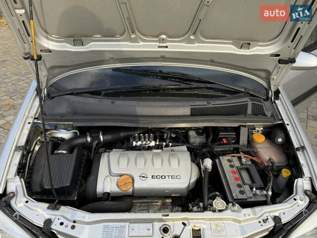 Серый Опель Зафира, объемом двигателя 1.8 л и пробегом 280 тыс. км за 4000 $, фото 15 на Automoto.ua