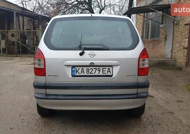 Серый Опель Зафира, объемом двигателя 2.2 л и пробегом 346 тыс. км за 3700 $, фото 5 на Automoto.ua