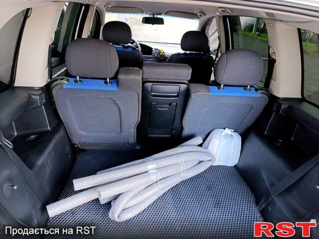 Серый Опель Зафира, объемом двигателя 2.2 л и пробегом 300 тыс. км за 4500 $, фото 9 на Automoto.ua