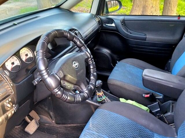 Серый Опель Зафира, объемом двигателя 2 л и пробегом 347 тыс. км за 3600 $, фото 6 на Automoto.ua