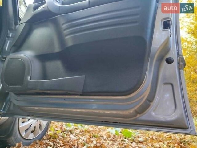 Сірий Опель Зафіра, об'ємом двигуна 1.8 л та пробігом 239 тис. км за 4200 $, фото 14 на Automoto.ua