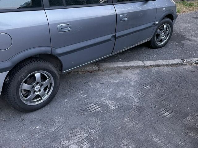 Серый Опель Зафира, объемом двигателя 1.8 л и пробегом 260 тыс. км за 4000 $, фото 1 на Automoto.ua