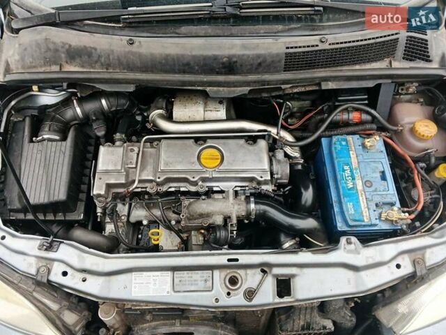 Серый Опель Зафира, объемом двигателя 2.2 л и пробегом 400 тыс. км за 4000 $, фото 1 на Automoto.ua