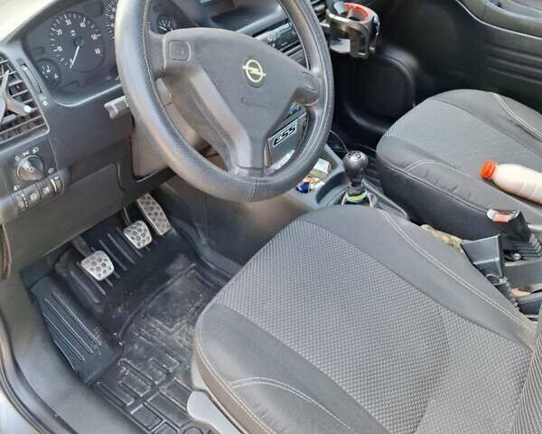 Серый Опель Зафира, объемом двигателя 2 л и пробегом 315 тыс. км за 2800 $, фото 5 на Automoto.ua