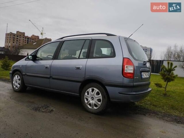 Серый Опель Зафира, объемом двигателя 1.6 л и пробегом 182 тыс. км за 4200 $, фото 3 на Automoto.ua