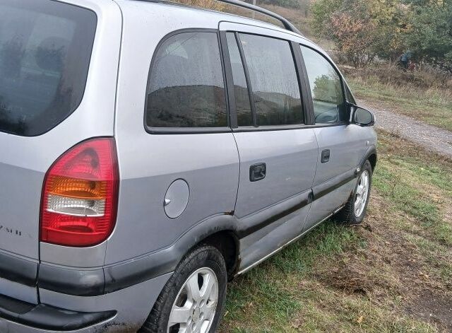 Серый Опель Зафира, объемом двигателя 2 л и пробегом 463 тыс. км за 1700 $, фото 3 на Automoto.ua