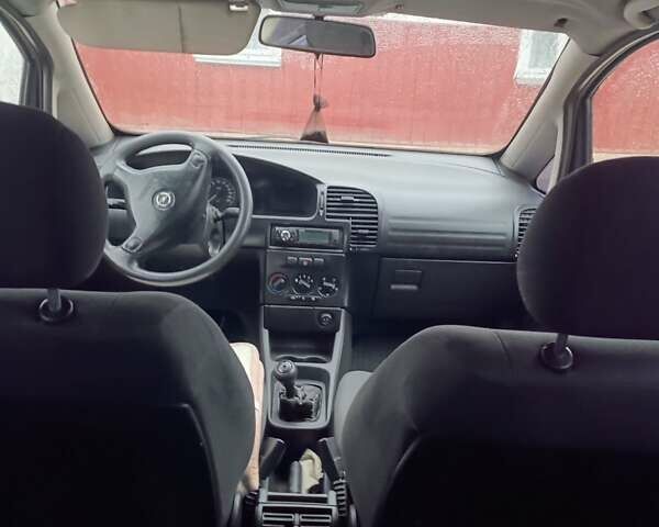 Сірий Опель Зафіра, об'ємом двигуна 2 л та пробігом 200 тис. км за 2650 $, фото 5 на Automoto.ua