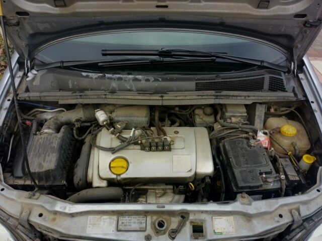 Серый Опель Зафира, объемом двигателя 1.6 л и пробегом 242 тыс. км за 4100 $, фото 4 на Automoto.ua