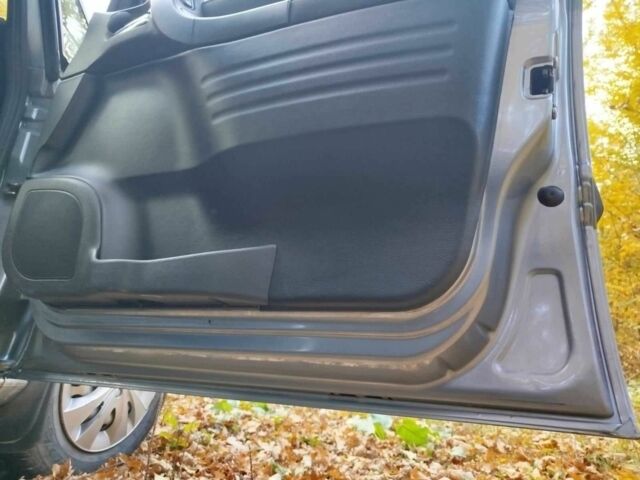 Серый Опель Зафира, объемом двигателя 1.8 л и пробегом 239 тыс. км за 4200 $, фото 15 на Automoto.ua