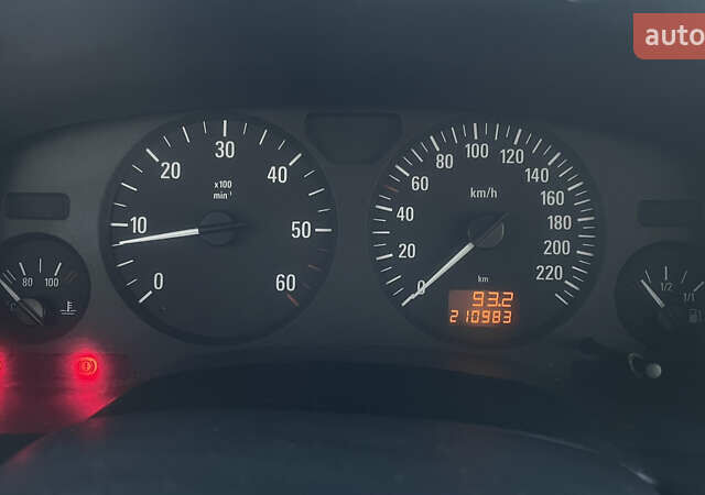 Сірий Опель Зафіра, об'ємом двигуна 2 л та пробігом 211 тис. км за 4300 $, фото 21 на Automoto.ua