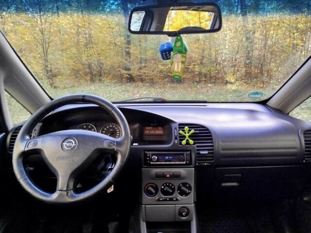 Серый Опель Зафира, объемом двигателя 1.8 л и пробегом 239 тыс. км за 4200 $, фото 12 на Automoto.ua