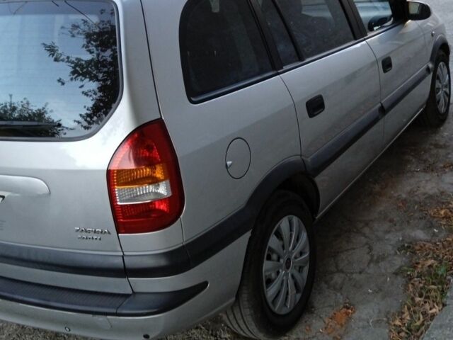 Серый Опель Зафира, объемом двигателя 2 л и пробегом 280 тыс. км за 4000 $, фото 3 на Automoto.ua