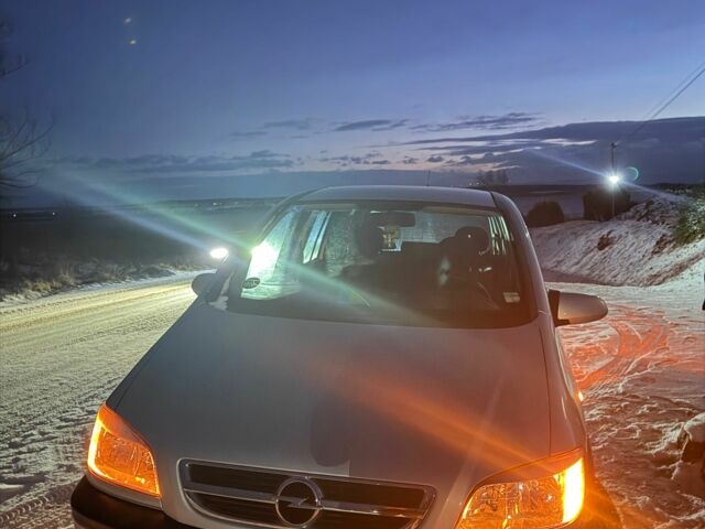 Серый Опель Зафира, объемом двигателя 1.8 л и пробегом 200 тыс. км за 4800 $, фото 5 на Automoto.ua