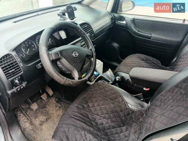 Серый Опель Зафира, объемом двигателя 2.2 л и пробегом 400 тыс. км за 4000 $, фото 3 на Automoto.ua