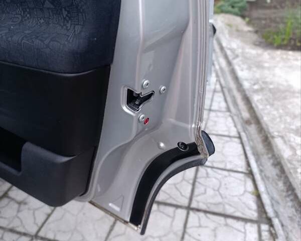 Сірий Опель Зафіра, об'ємом двигуна 1.8 л та пробігом 252 тис. км за 4700 $, фото 4 на Automoto.ua