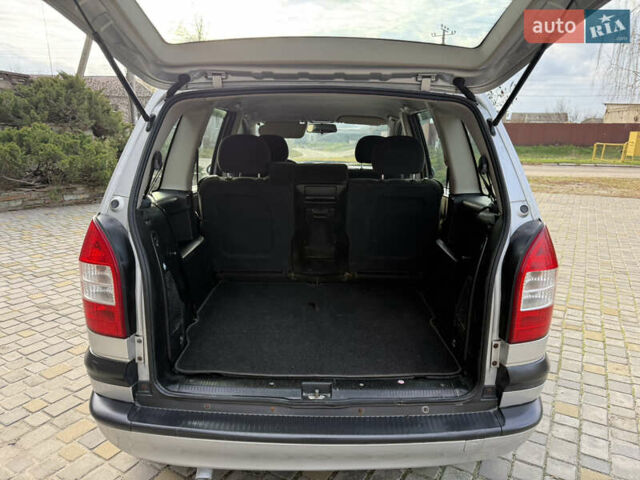 Серый Опель Зафира, объемом двигателя 1.8 л и пробегом 280 тыс. км за 4000 $, фото 7 на Automoto.ua