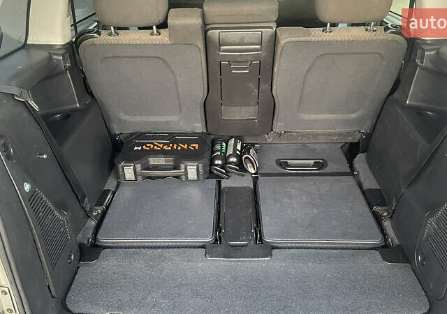 Сірий Опель Зафіра, об'ємом двигуна 2 л та пробігом 211 тис. км за 4300 $, фото 17 на Automoto.ua