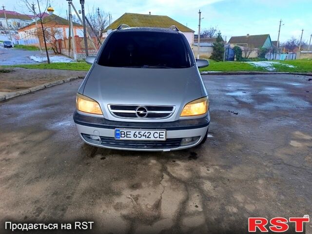 Серый Опель Зафира, объемом двигателя 2.2 л и пробегом 300 тыс. км за 4500 $, фото 1 на Automoto.ua